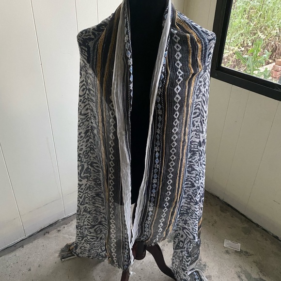 Geometric and leopard scarf/wrap - Picture 1 of 2